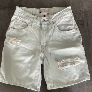 Levis shorts / jorts - As snygga Levis shorts som har använts fåtal gånger. Nypris 700 kr (tror jag) 😍