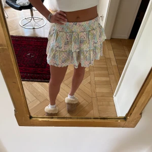 By malina kjol - Så fin kjol från by malina. Vikt ner kanten på första och tredje bilden.