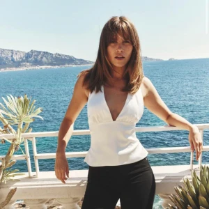 SATIN TOPP ZARA - Helt oanvänd satin topp från zara! Storlek XS men passar även mig som oftast har S. Säljer då jag inte får någon användning av den 🫶🏼