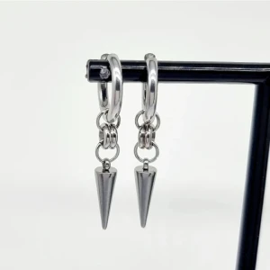 Handgjorda örhängen  - Handgjorda örhängen●Följ :@ekjewelryofficial🤲 ● 💎Material- 100% rostfritt stål ●Örhängeskrokar -rostfritt stål. Nickel fri. Längd -4cm. Vattentåliga, ändrar inte färgen! Köp för 1st-80kr eller 120kr/paret