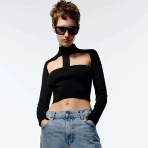 Topp - Topp från zara med öppen rygg. Säljer för 80+frakt