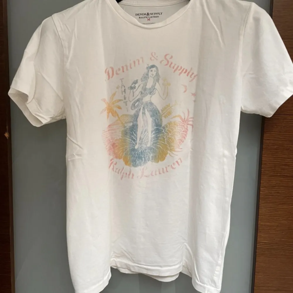 Riktigt chill Ralph Lauren T-Shirt som passar perfekt nu till sommaren! | Storlek M men passar även S fint | Gott skick utan defekter 🌟 | Skriv vid minsta fråga eller fundering! ⚜️ |. T-shirts.