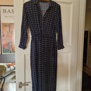 Rutig klänning - Snygg rutig klänning köpt second hand!