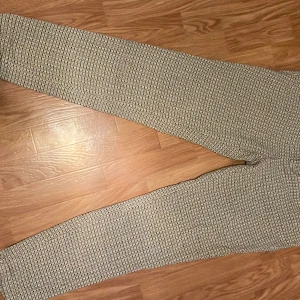 Scotch and soda chinos - Säljer ett par scotch and soda chinos  I storlek w33/ l34