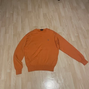 Gant tröja - En skön gant tröja som är använd ett fåtal gånger. Har bara hängt i garderoben då den är för liten Ny pris 800, mitt pris 400 (pris går att diskutera)