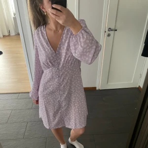 Sommarklänning  - Säljer denna fina sommarklänningen från Kappahl, endast använd en gång.💗💗