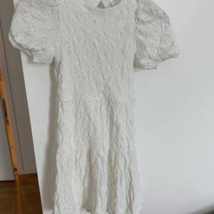 Klänning fr Zara / St 152  - Använd 2 gånger utav dottern, som ny.
