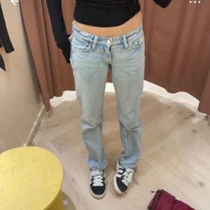 Arrow low jeans  - Supersnygga jeans i storleken W23 L32 i bra skick💕💕 Mina favvo jeans men har blivit för små tyvärr 