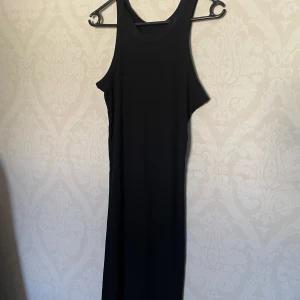 Sommar klänning  - Svart midi sommarklänning 