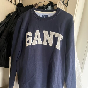 Ganttröja  - Storlek S passar M. Utmärkt skick inget slitage, sparsamt använd. 