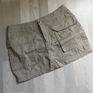 Kjol - Kjol från lager 157 i storlek M, säljer för att den är för stor för mig!