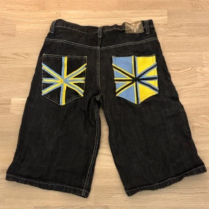 Feta Jorts - Sköna jorts från Roman Royalty. Feta detaljer och i mycket gott skick. 