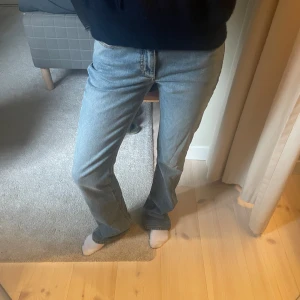 Jeans - Skit snygga jeans från junkyard som är helt oanvända. Säljer pga är lite för stora. Är i helt perfekt skick då de är sprillans nya. 