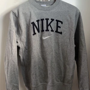 Grå Nike tröja  - Grå Nike tröja i fint skick 