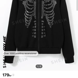 Cool kofta - Super fin kofta i super skick ,använd några gånger, inga stenar borta vad jag kan se!😽💘 älskar men använder ej. 