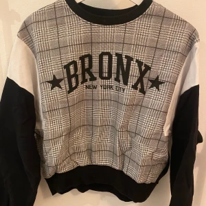 Mönstrad crewneck - Storlek: XS 