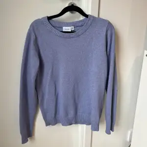 Super fin stickad tröja! Färger är lite svår att se på bilden men den är lite blå- lila, super snygg!!💕