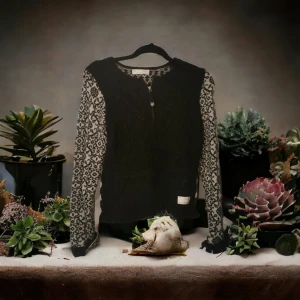 Odd molly kofta  - Odd molly kofta Utmärkt skick Storl 1 Katt finns i hemmet 