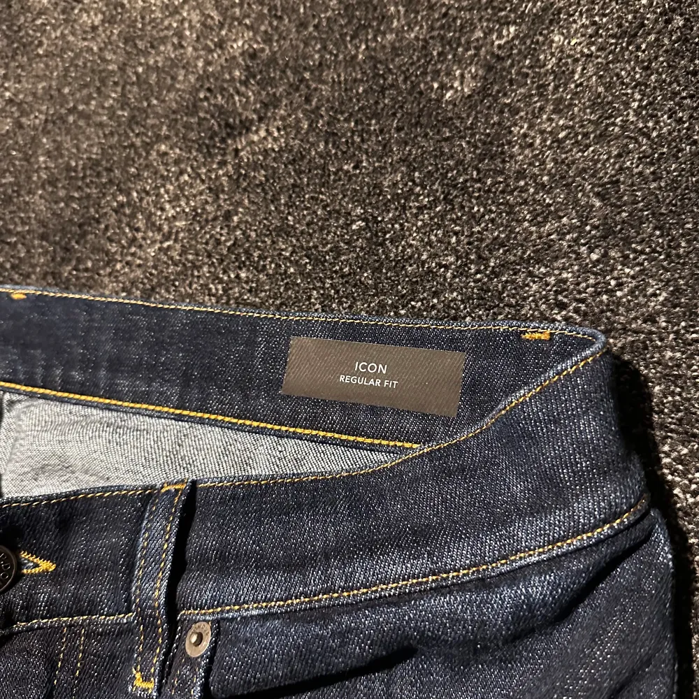 Dondup ICON jeans i nyaste modellen - nyskick, inga defekter - storlek: 32 - Nypris: ~3200kr - Vi säljer för endast 899kr❗️. Jeans & Byxor.