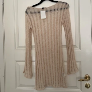 Strandklänning - Helt oanvänd strandklänning med prislappen kvar köpt för 349:- men säljer för 250:- Pris kan självklart diskuteras!