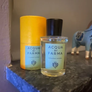 Aqua di Parma colonia futura - 98/100ml Har kvitto och låda Fraktar med bubbelplast och annat så den inte går sönder Nypris ligger runt 1600 Köpt på kicks 