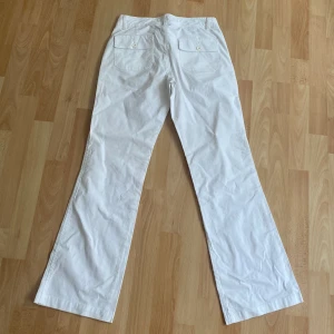 Byxor - Vintage bomull byxor i utsvängd modell från Ralph lauren, står storlek 4 US benlängd 32” 