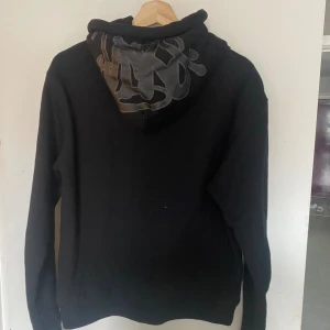 Syna world tracky - Syna world track suit storlek M i båda men sitter som S pris kan diskuteras vid snabb affär 