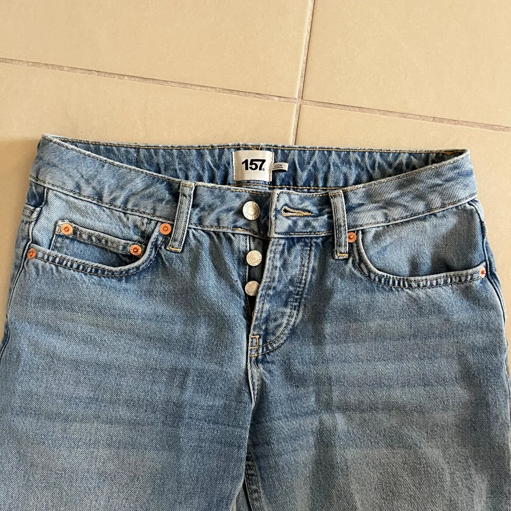 Ett par snygga lågmidjade jeans från lager, använda ett fåtal gånger men inga tecken alls på användning 💞😍😍. Jeans & Byxor.