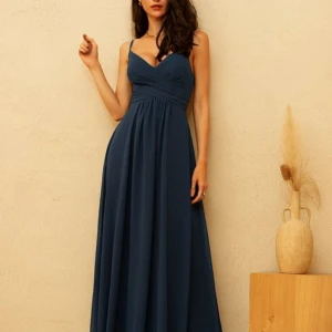 Blå balklänning - Säljer min balklänning, endast använd 1 gång så den är i helt nytt skick! Köpt för 1000kr, skriv om ni har frågor 💕