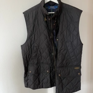 Väst - Knappt använd 