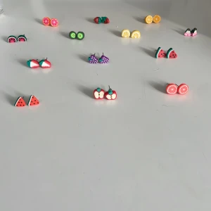 Frukt örhängen  - 13 olika sorters örhängen. 40kr styck