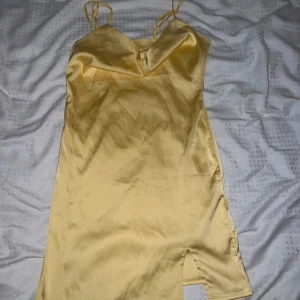 Satin dress  - Väldigt fin satin dress i storlek xs. 