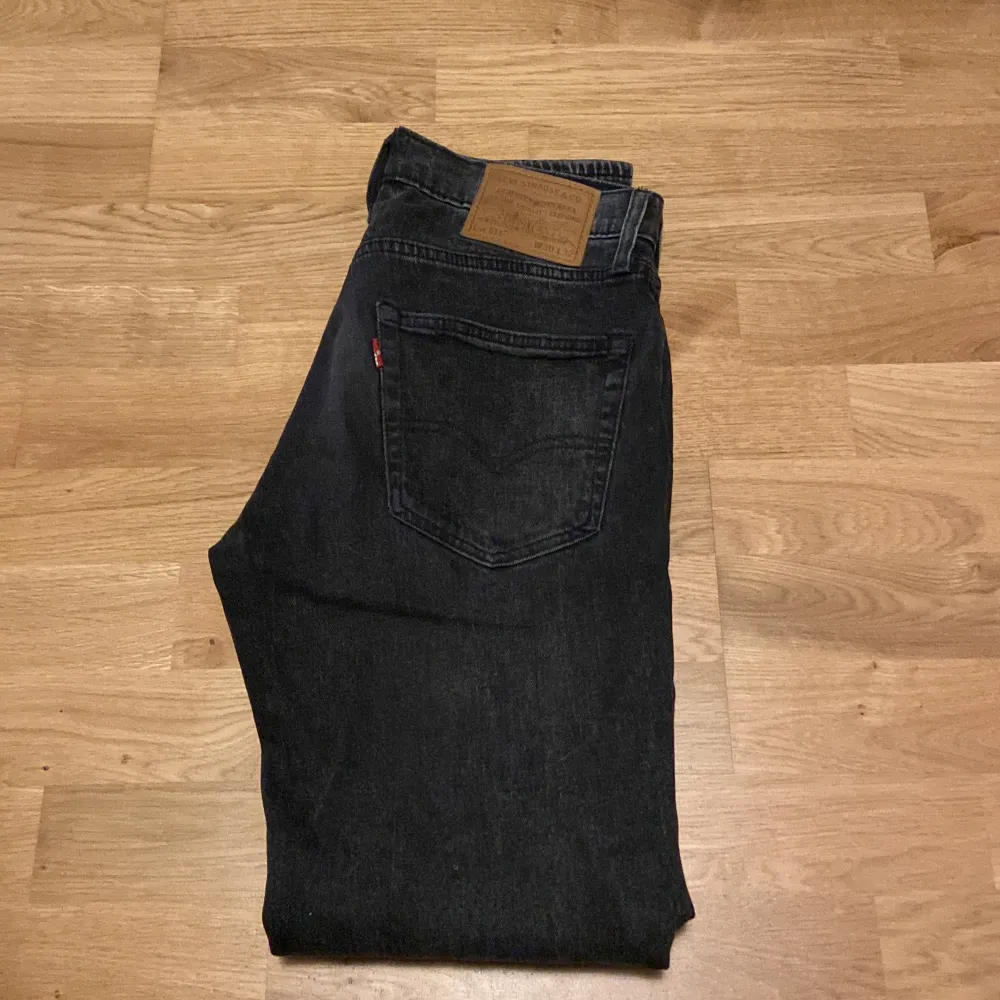 Jeans som är använda i ett par månader men ändå i väldigt fint skick,. Jeans & Byxor.