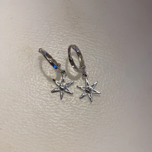 Örhängen  - Örhängen med söta stjärnor💕
