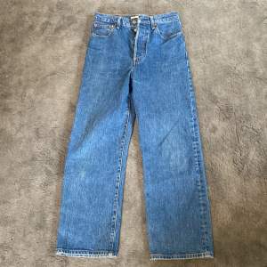 Levis byxor, 28w, ribbcagestraight