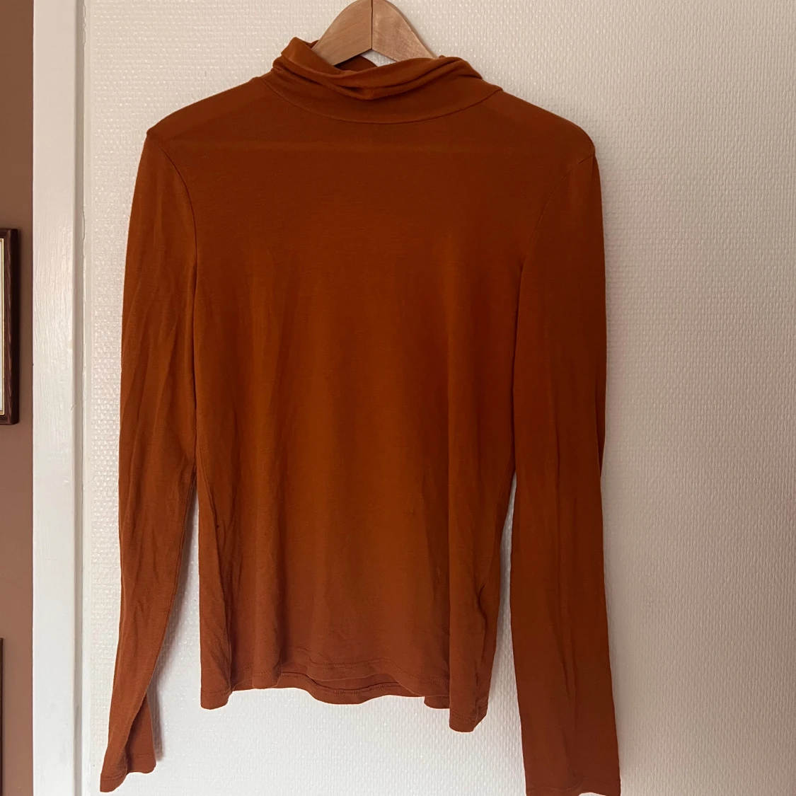 Mjuk, tunn polotröja