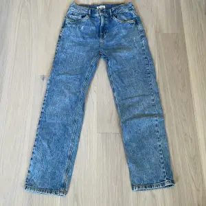 Säljer Vilgot jeans ifrån Lindex i storlek 164. Helt oanvända!