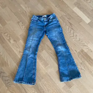 Blå lågmidjade bootcut jeans i barn size