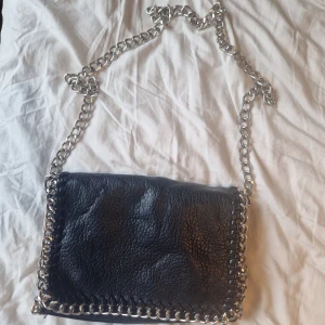 Väska från tiamo - Sparsamt använd, fint skick. Se bilder