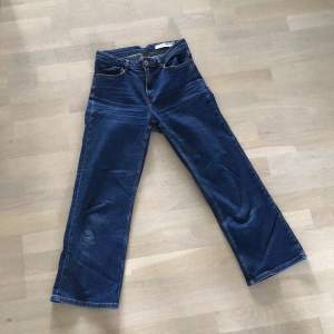 Blekblåa jeans 