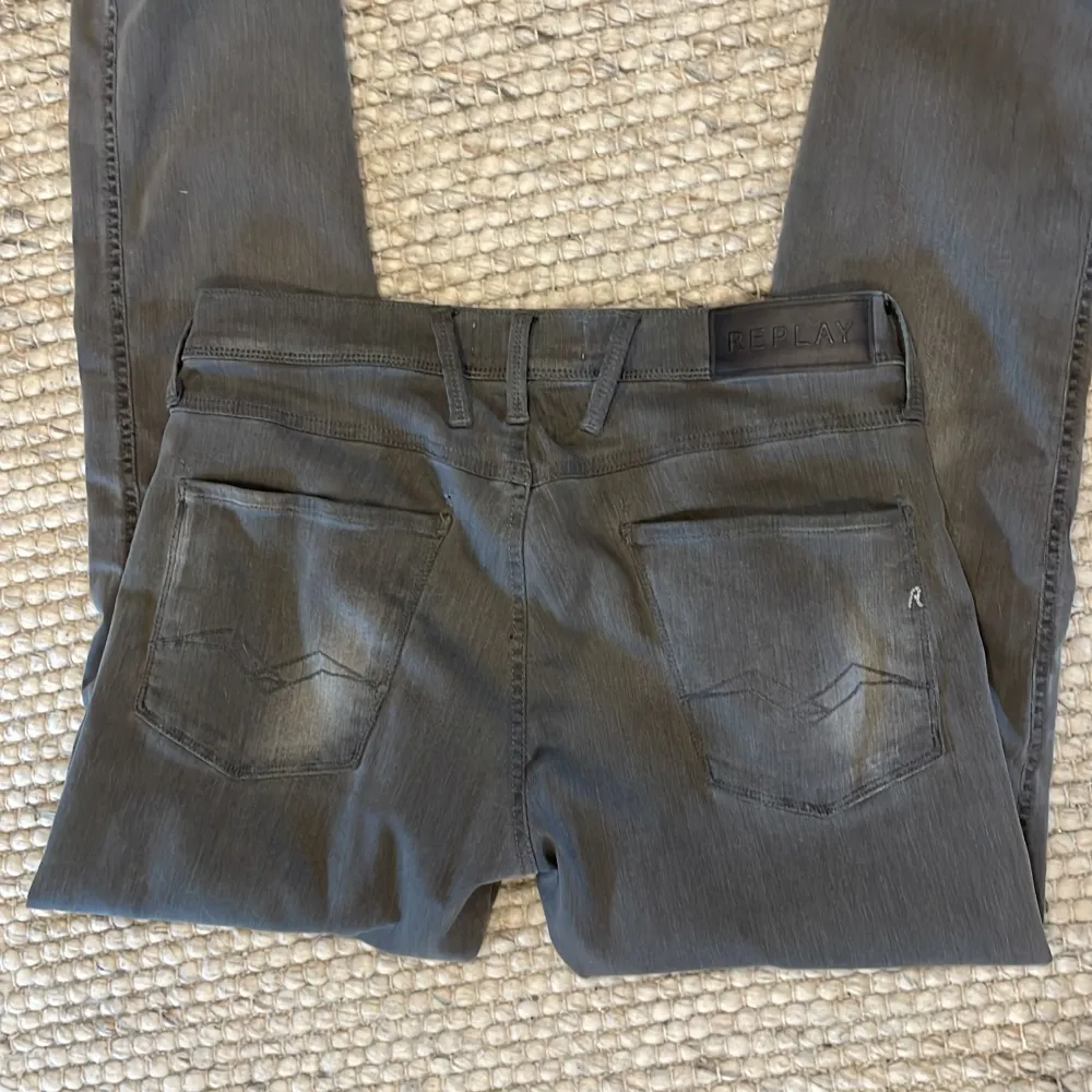 Sköna hyperflex jeans från replay i modellen anbass Skick 10/10  Jeansen är storlek 32/32 Nypris 1800kr. Jeans & Byxor.