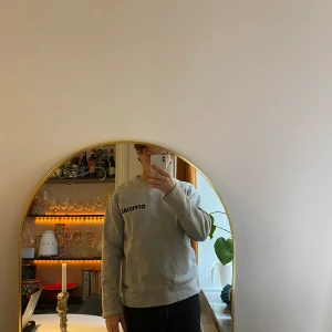 Sweatshirt, Official Gallery - Sweatshirt från Official Gallery, i storlek M.  Mycket bra skick. 