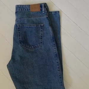 Weekday jeans - Säljer nu dessa snygga weekday jeans. De är lite ljusare än på bilden. Storlek 29W L32.  Skriv om du har frågor💙