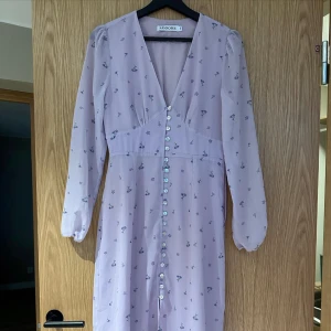 Adoore klänning  - Jätte fin klänning från adoore. Använd fåtal gånger. Storlek 36/S