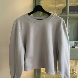 Ljusgrå basic tröja från Zara, inga defekter, ordinarie pris 199kr