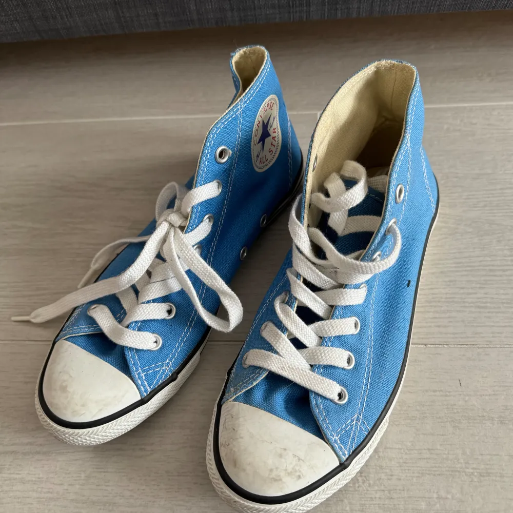 Blå converse skor All Star || strl 36 || smutsiga men lätt att rengöra skulle ja tro . Skor.