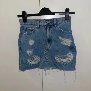 Jeanskjol från Pull&Bear - Storlek S. Bra skick. Jeanskjol från Pull&bear 