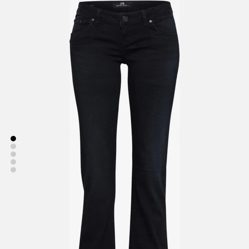 Ltb,valerie, nattblå  Säljer dessa Ltb jeans pga att de inte kommer till användning ❤️ Skriv gärna om du har några frågor 😊❤️ Dom är lite slitna längst ner på byxan❤️. Jeans & Byxor.