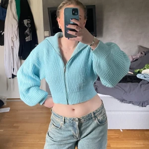 Stickad tröja - Blå stickad tröja med fin passform💙✨