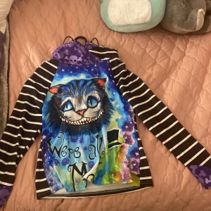 Kattröja  - Kattröja som aldrig är Använd som jag fick för 1000kr  den är svart lila mest